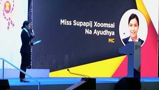 Bee Xoomsai MC event